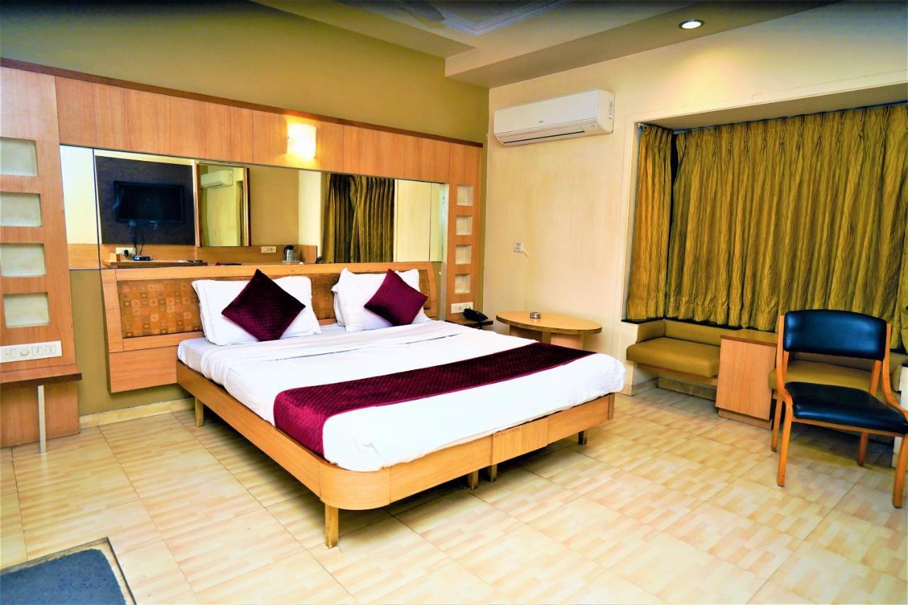New Hotel Europa Inn Rajkot Buitenkant foto