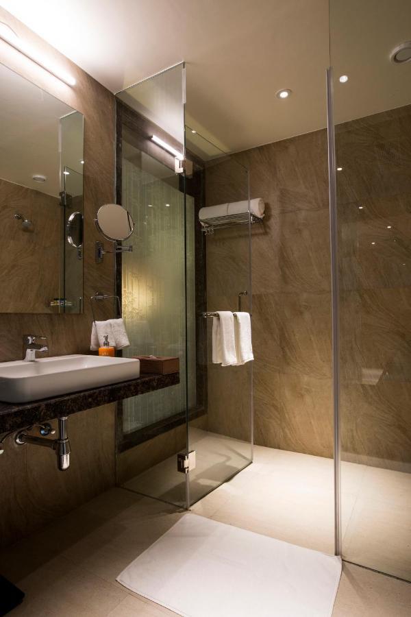 New Hotel Europa Inn Rajkot Buitenkant foto