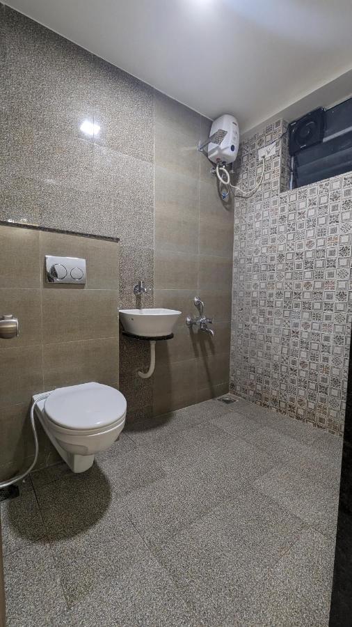 New Hotel Europa Inn Rajkot Buitenkant foto