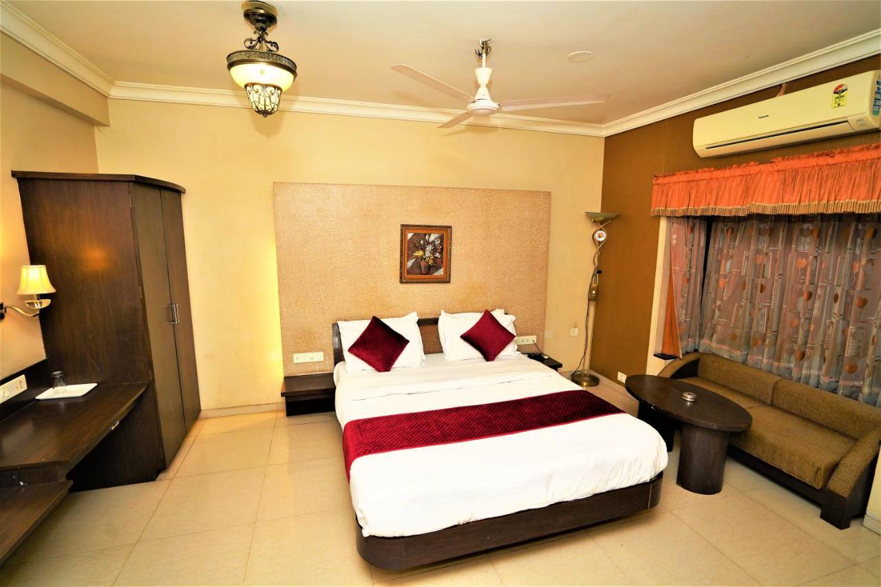 New Hotel Europa Inn Rajkot Buitenkant foto