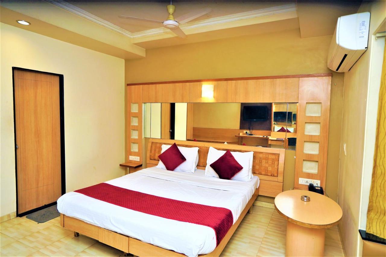 New Hotel Europa Inn Rajkot Buitenkant foto