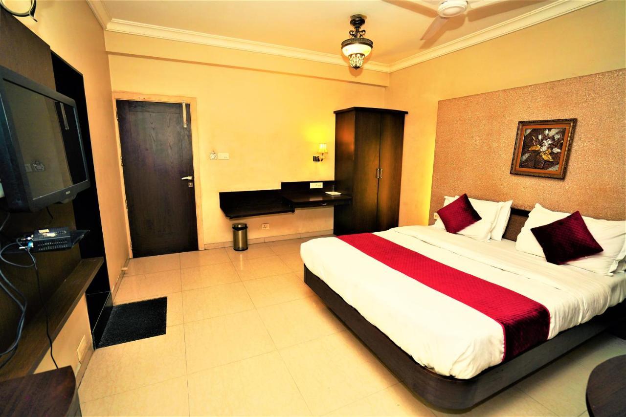 New Hotel Europa Inn Rajkot Buitenkant foto