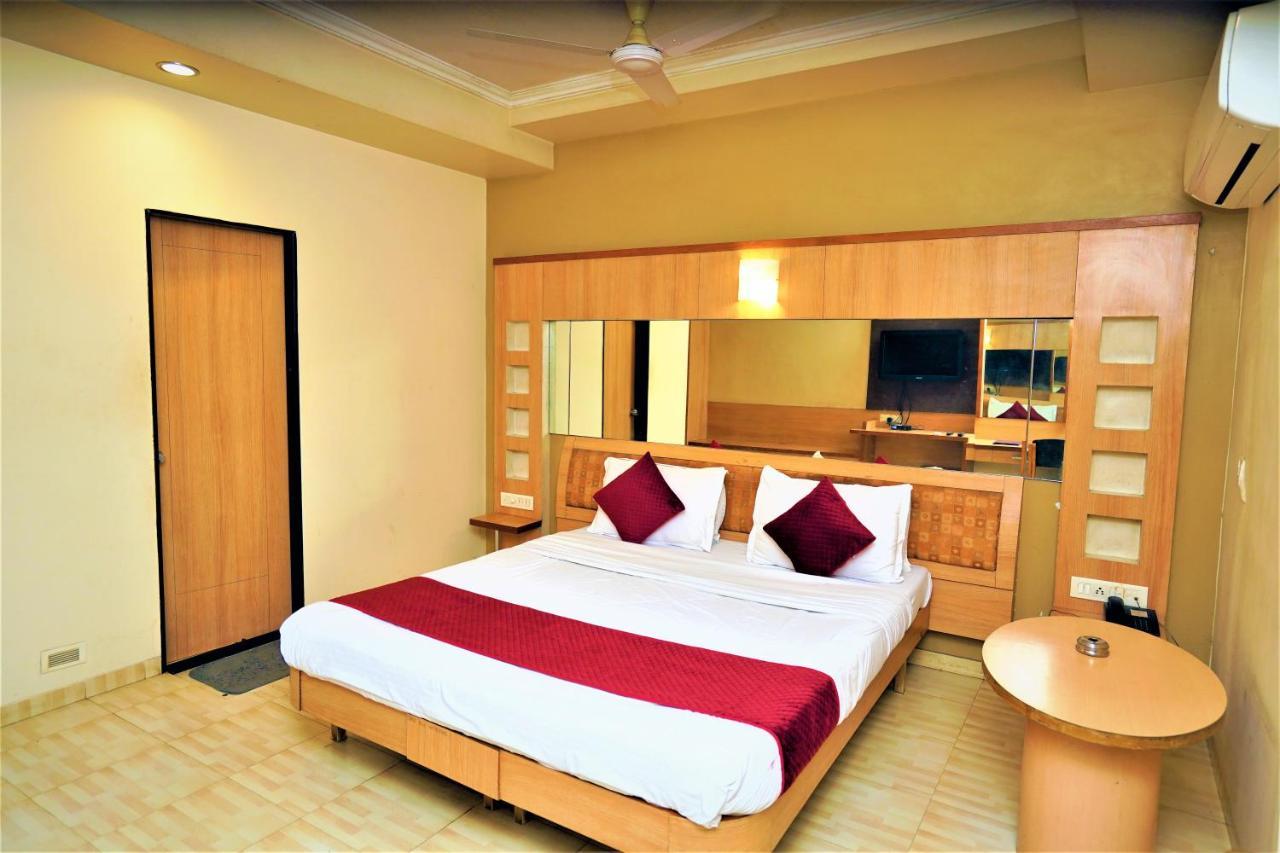 New Hotel Europa Inn Rajkot Buitenkant foto
