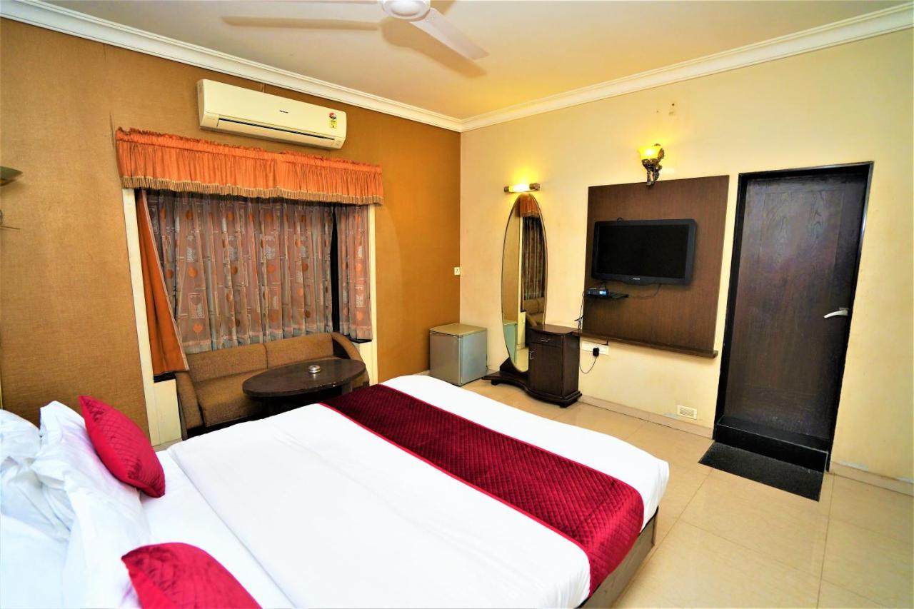 New Hotel Europa Inn Rajkot Buitenkant foto