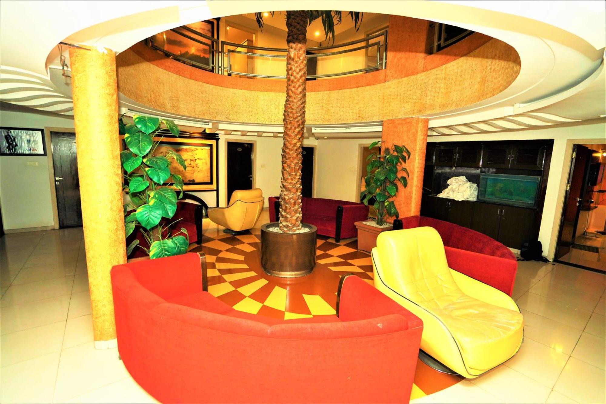 New Hotel Europa Inn Rajkot Buitenkant foto