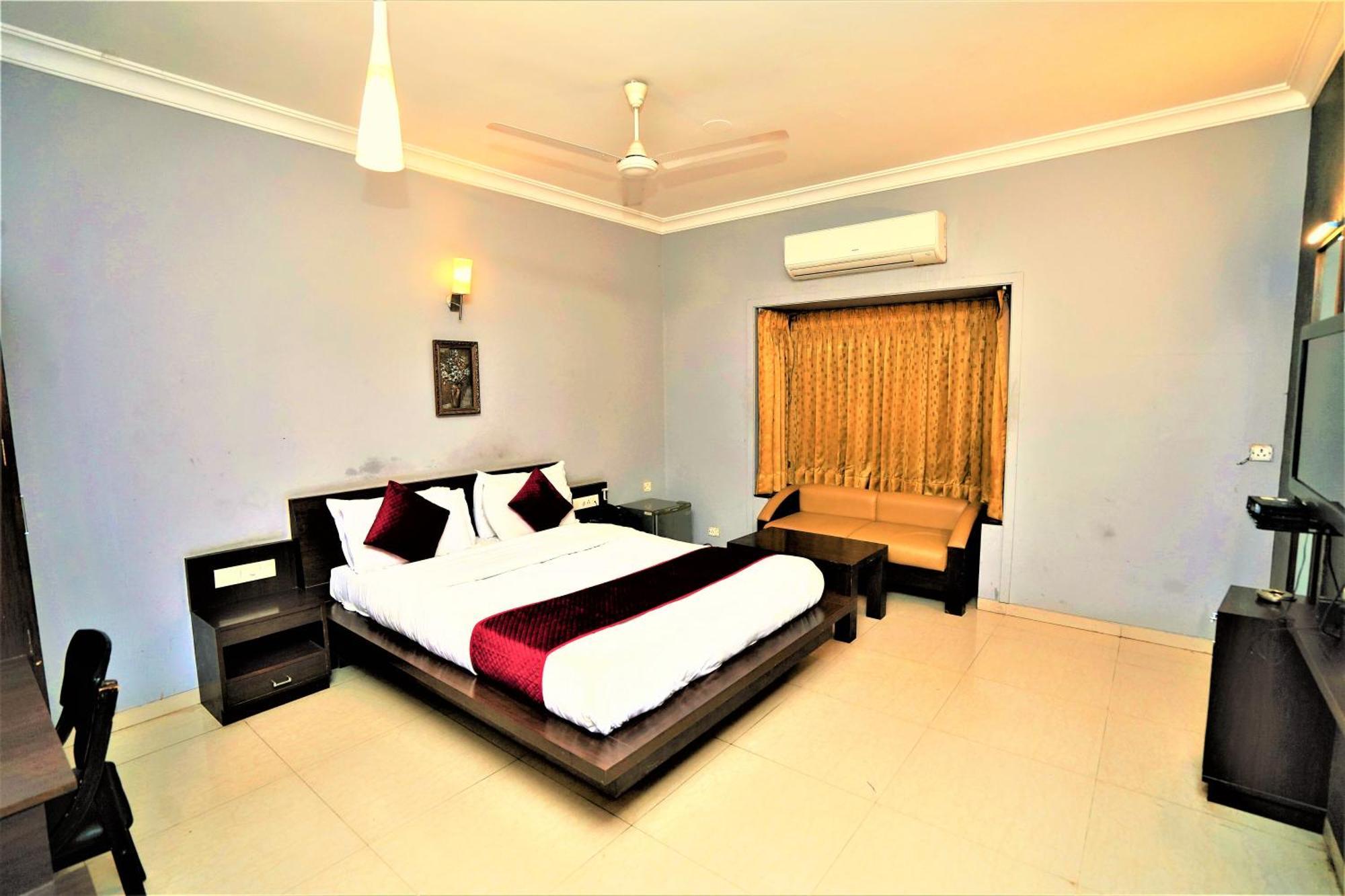 New Hotel Europa Inn Rajkot Buitenkant foto