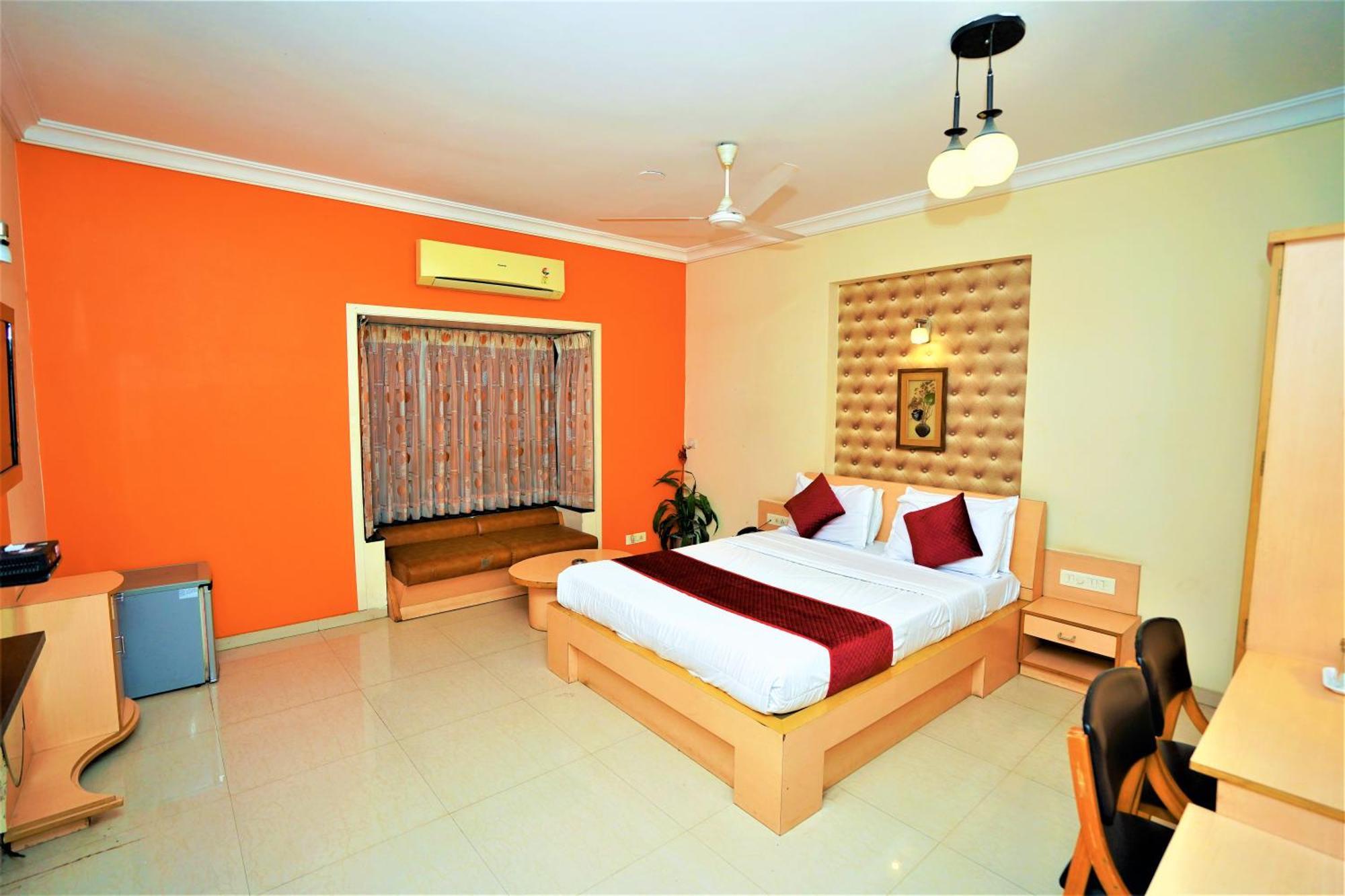New Hotel Europa Inn Rajkot Buitenkant foto