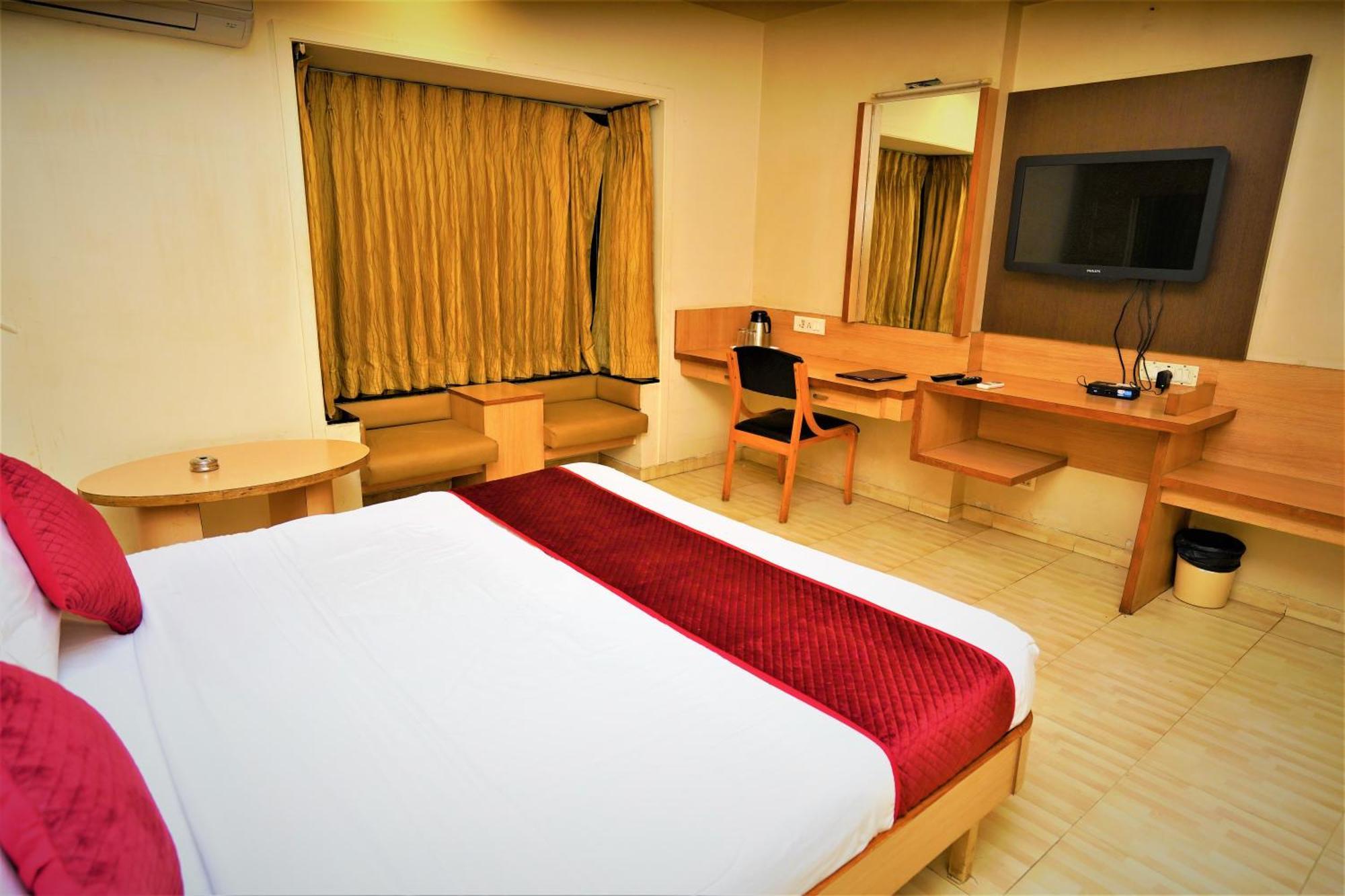 New Hotel Europa Inn Rajkot Buitenkant foto