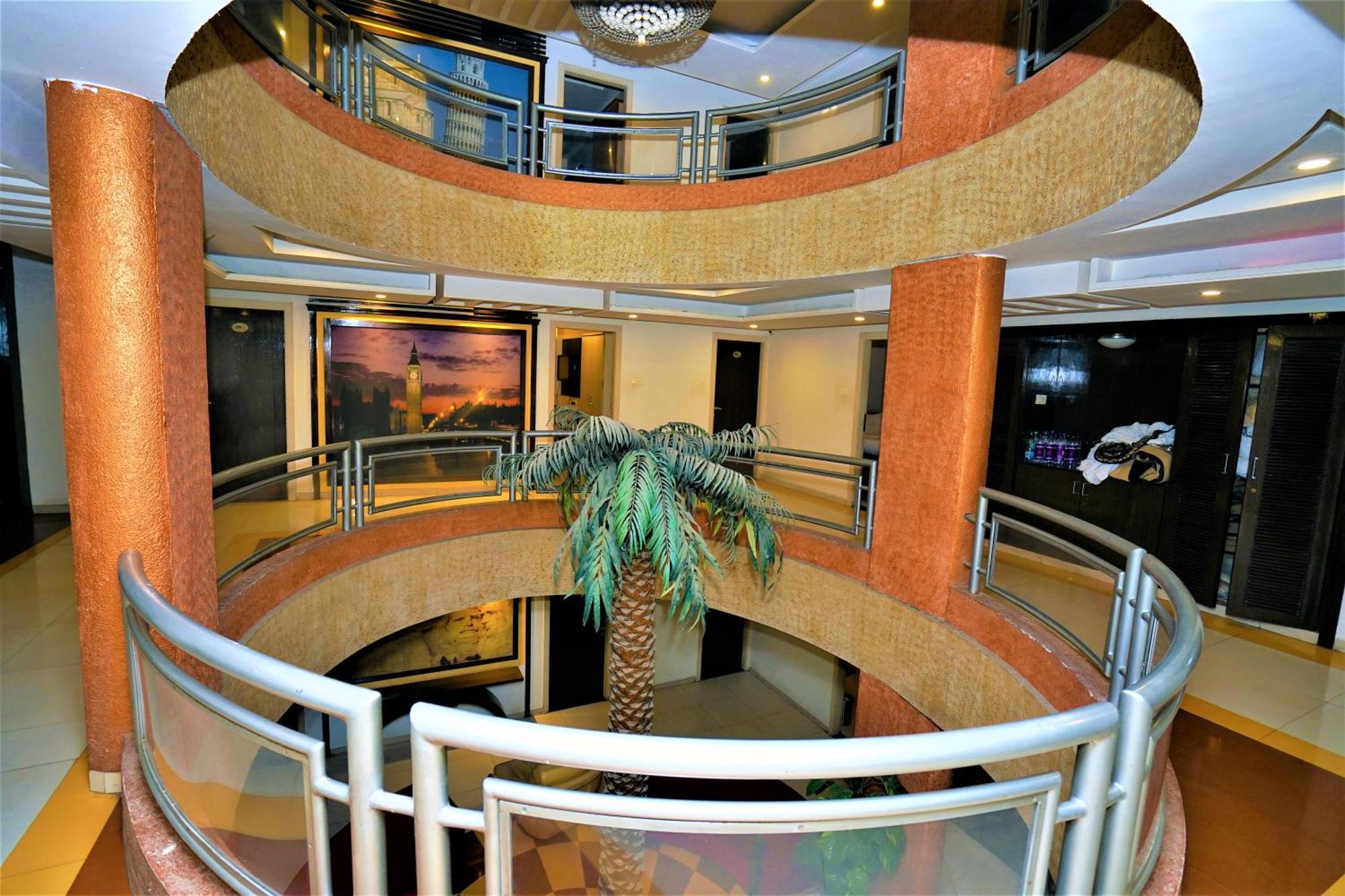 New Hotel Europa Inn Rajkot Buitenkant foto