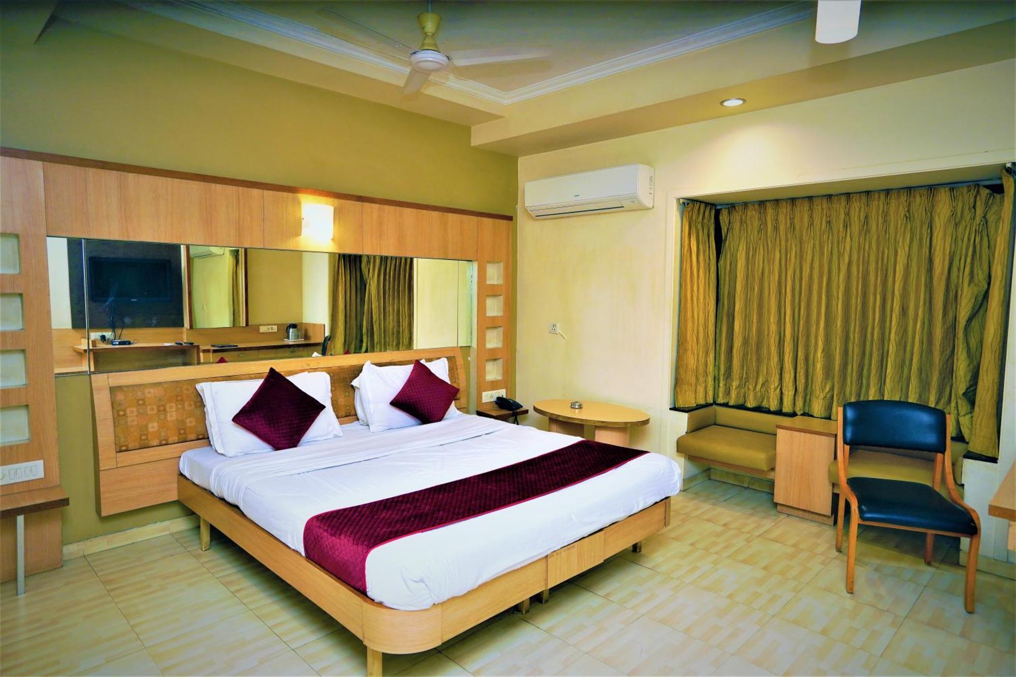 New Hotel Europa Inn Rajkot Buitenkant foto