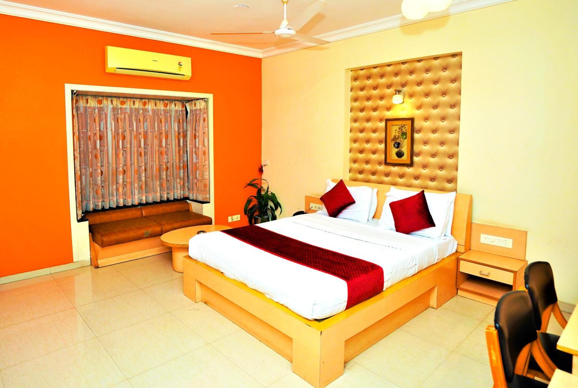 New Hotel Europa Inn Rajkot Buitenkant foto