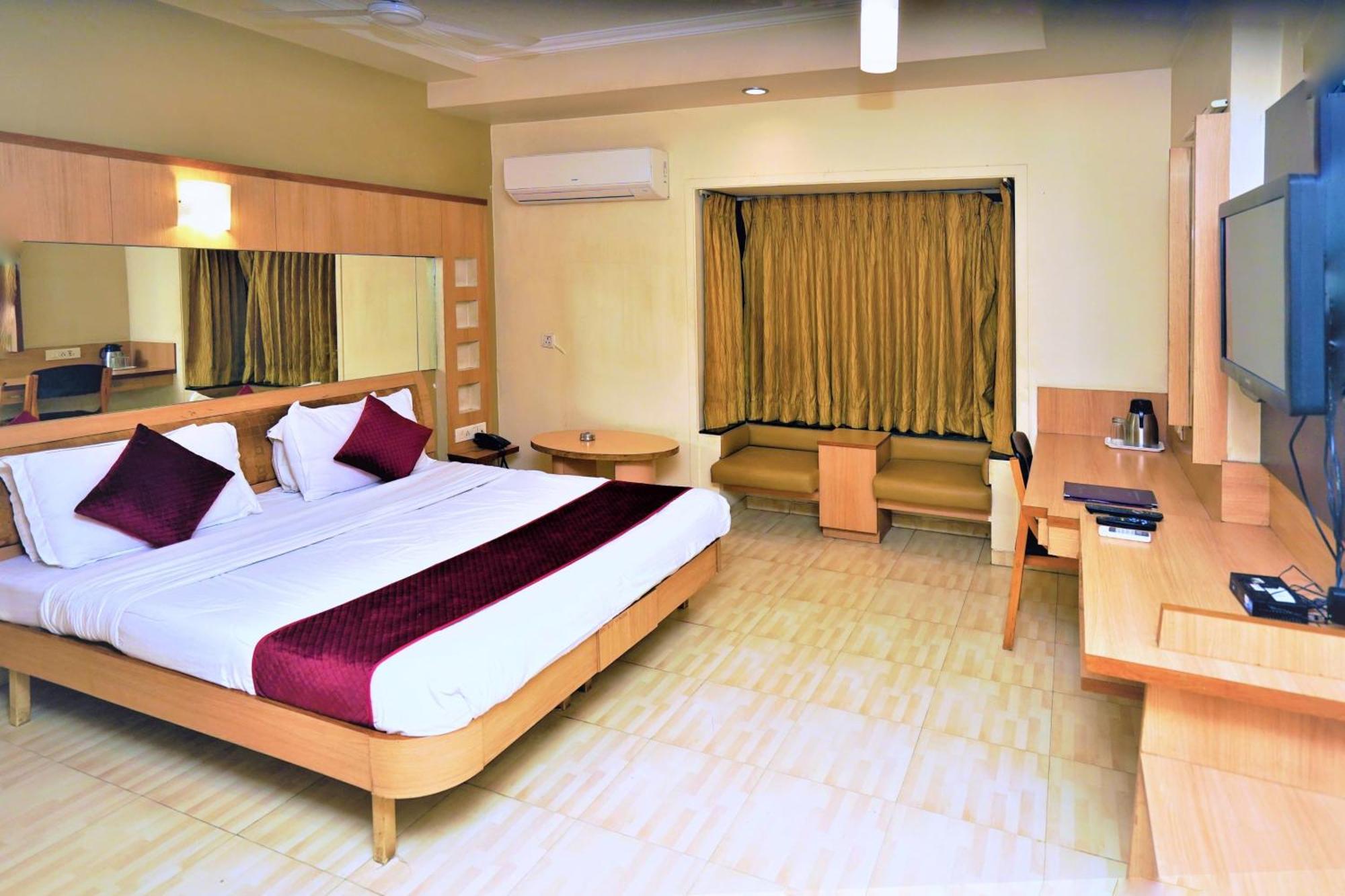 New Hotel Europa Inn Rajkot Buitenkant foto