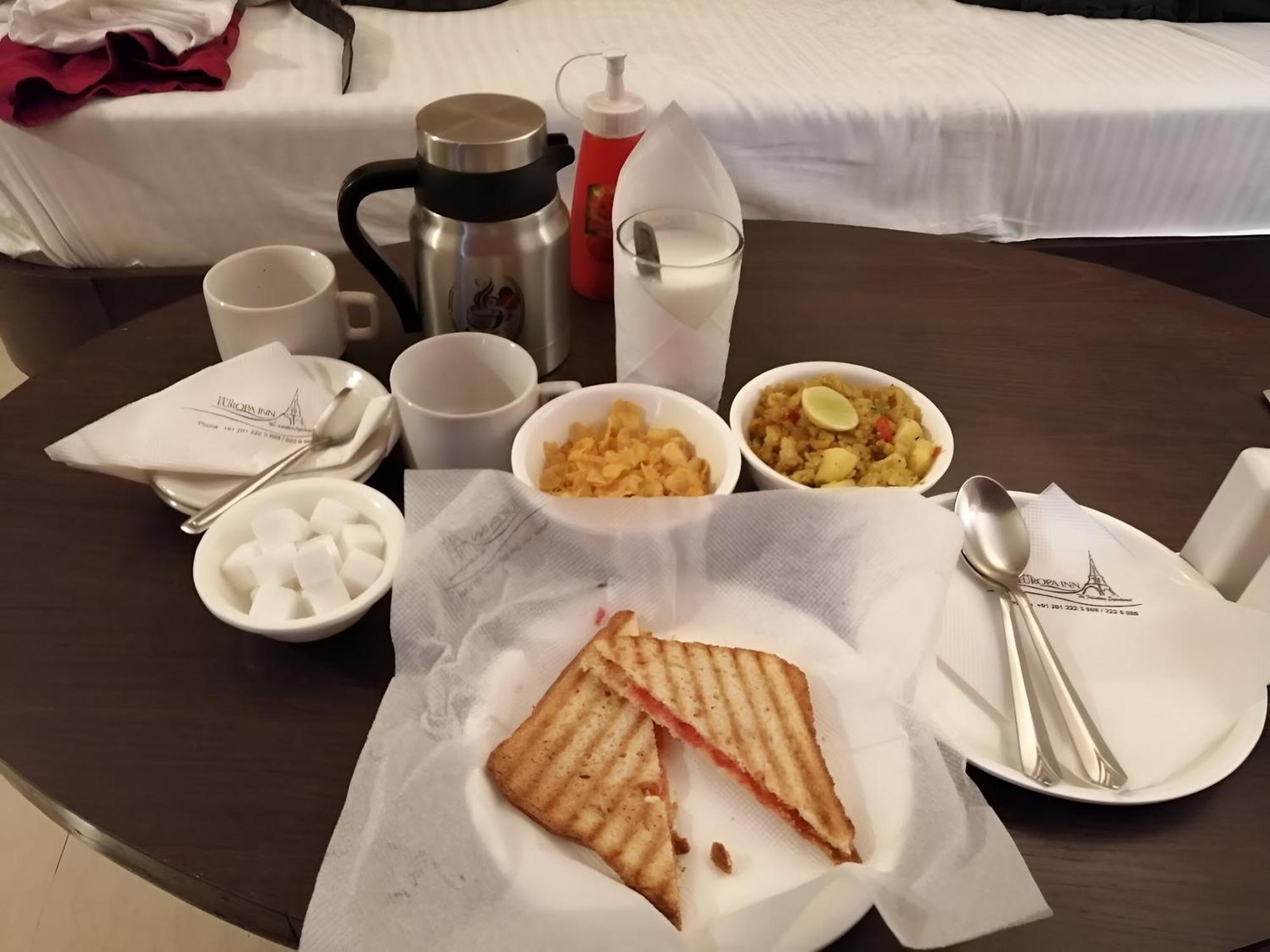 New Hotel Europa Inn Rajkot Buitenkant foto